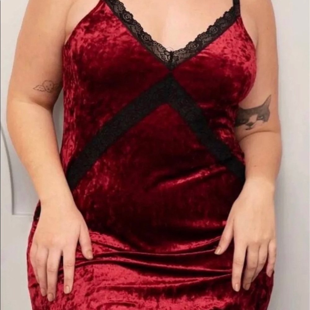Red & black velour gown 1X new